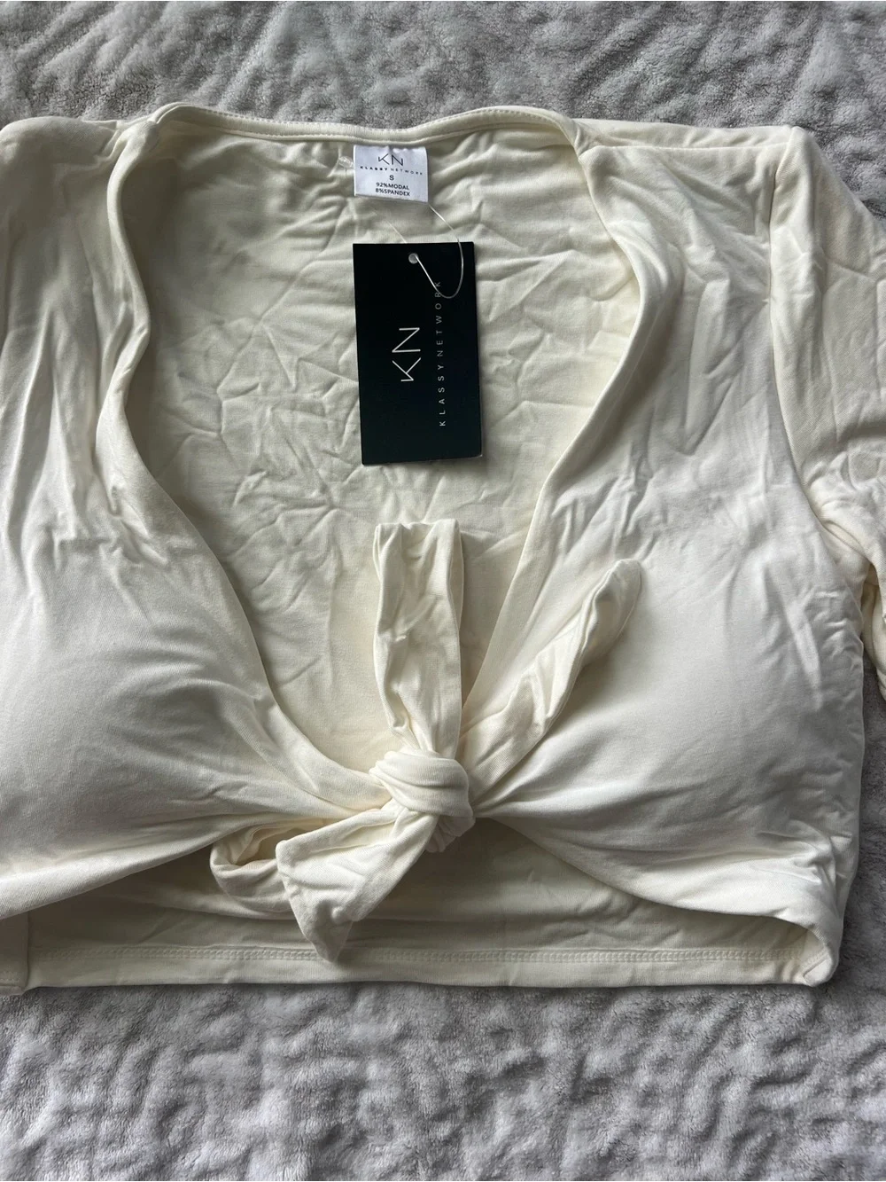 NWT Klassy Network Collection Women’s White Tie-Front Cropped Top | Size S - Picture 3 of 8